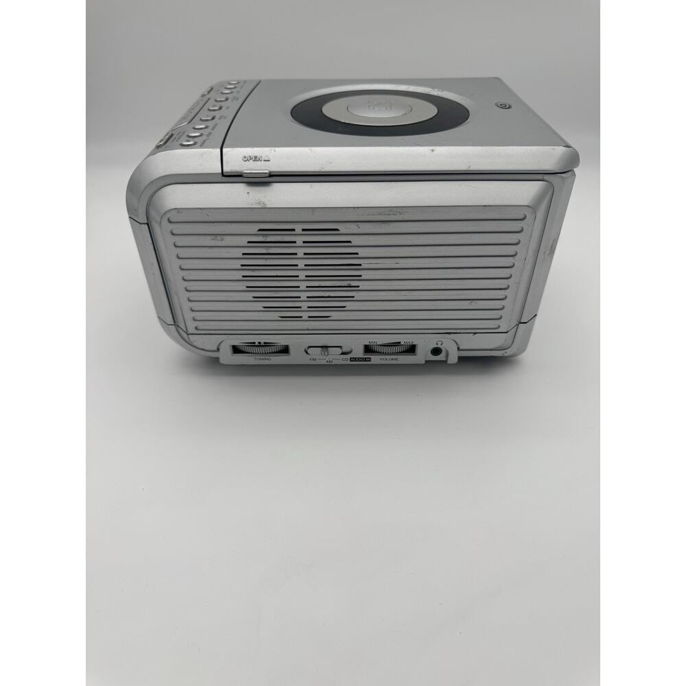 DURABRAND CD CLOCK RADIO MODEL CDR-1907 (SML11) Tested - Picture 2 of 4
